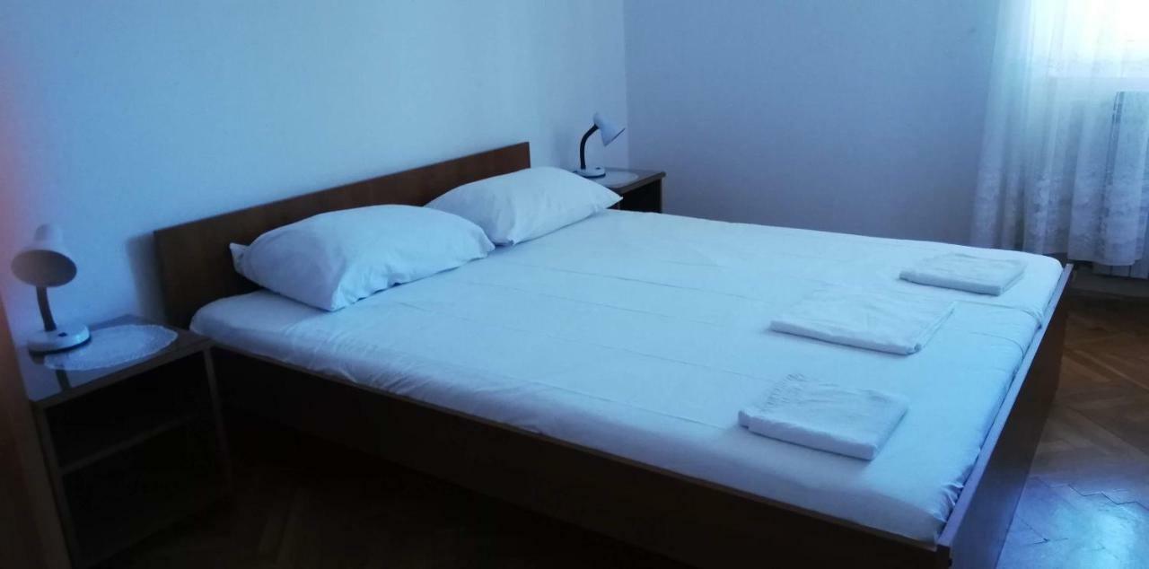 Marina Apartment End Rooms 벨라루카 외부 사진